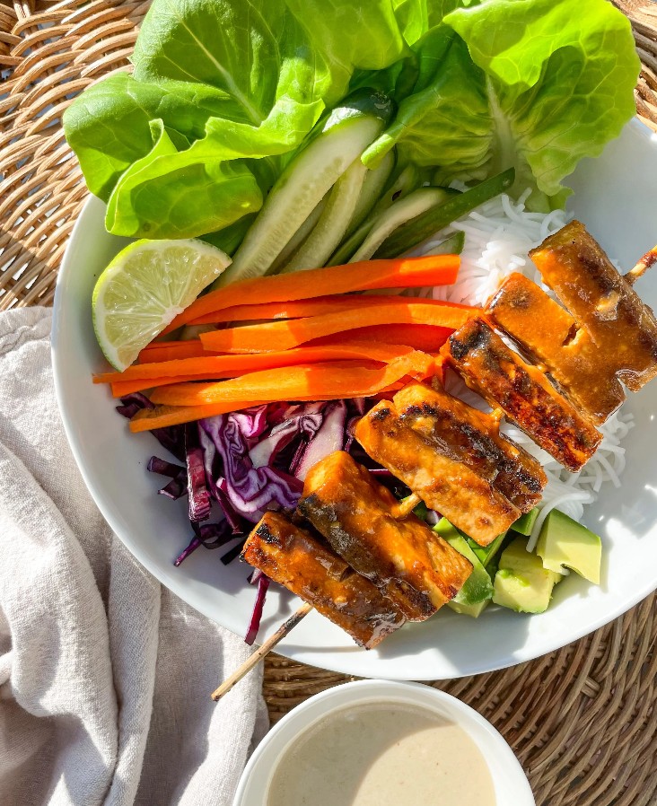 Bol rouleaux de printemps au tofu hoisin